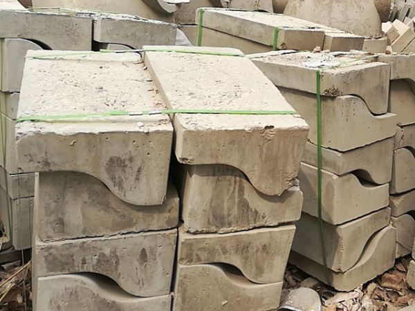 淺析水泥路邊石的安裝注意事項